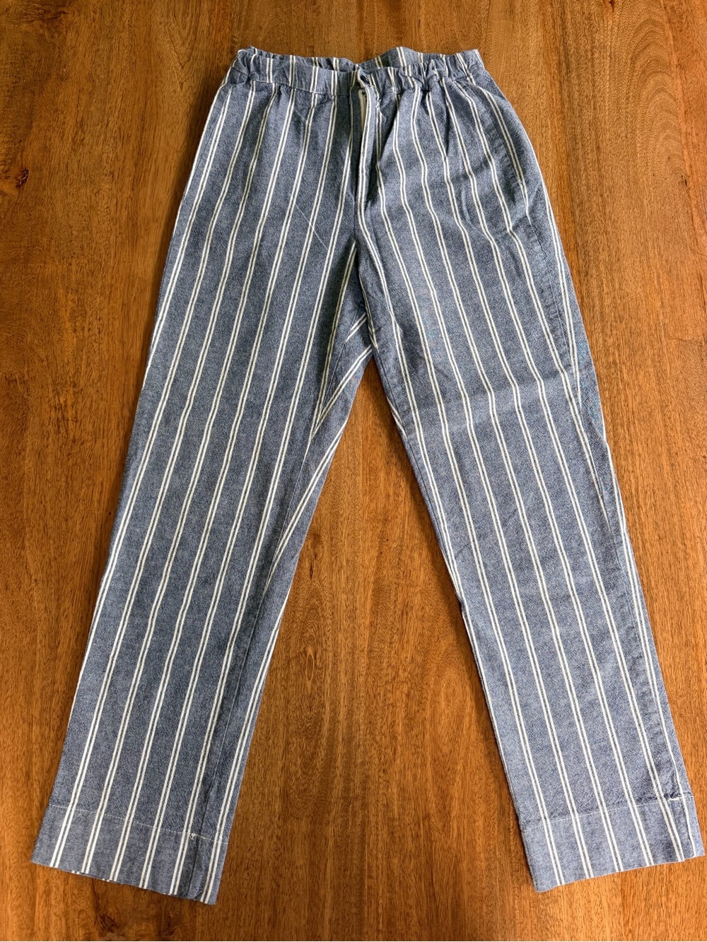 Brandy Melville Blue and White Striped Cropped Pants